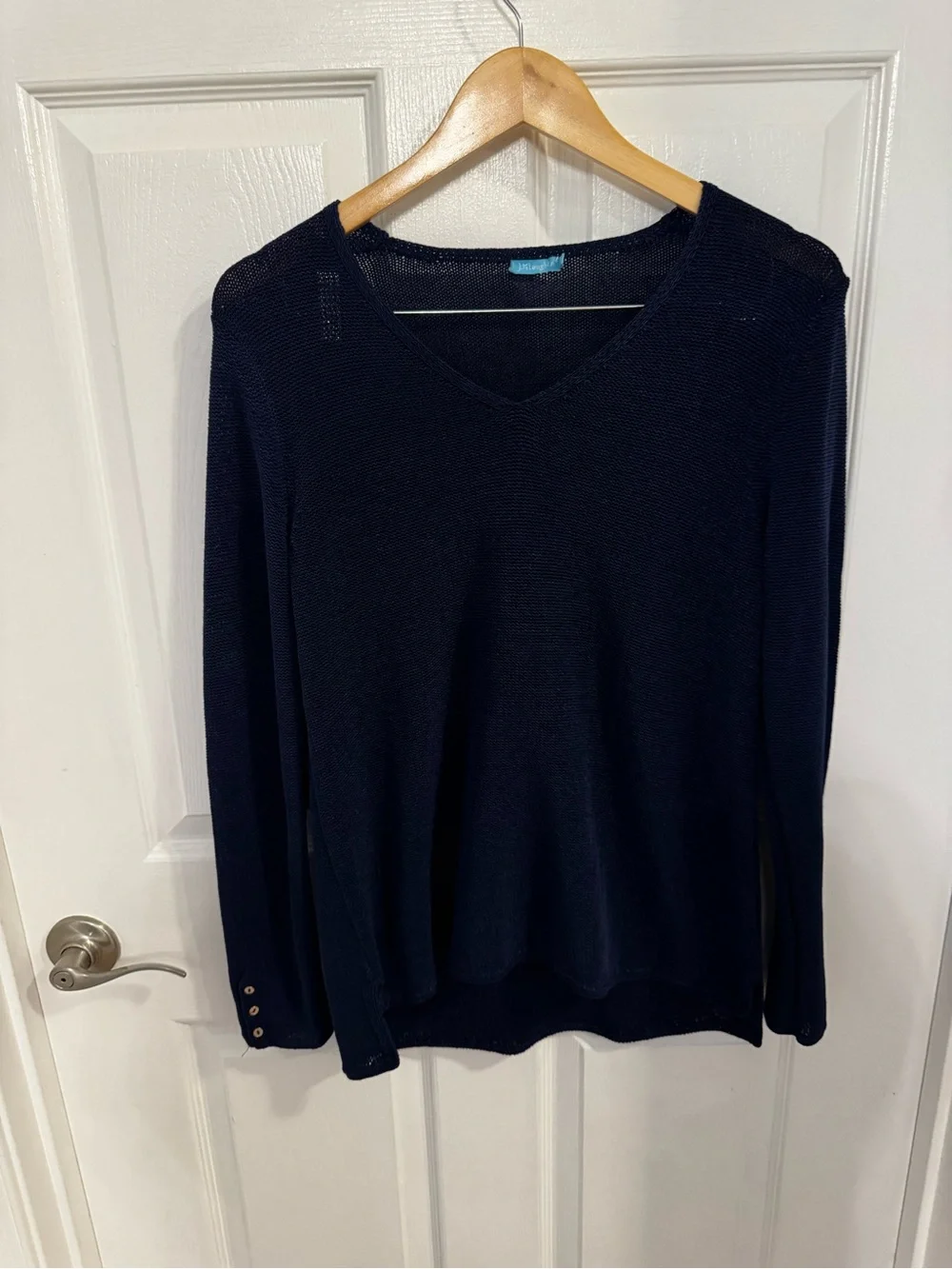 J. McLaughlin Navy Lightweight V-Neck Sweater - Picture 1 of 6